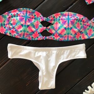 EUC + NWOT Geometric Print and White Volcom Bottom